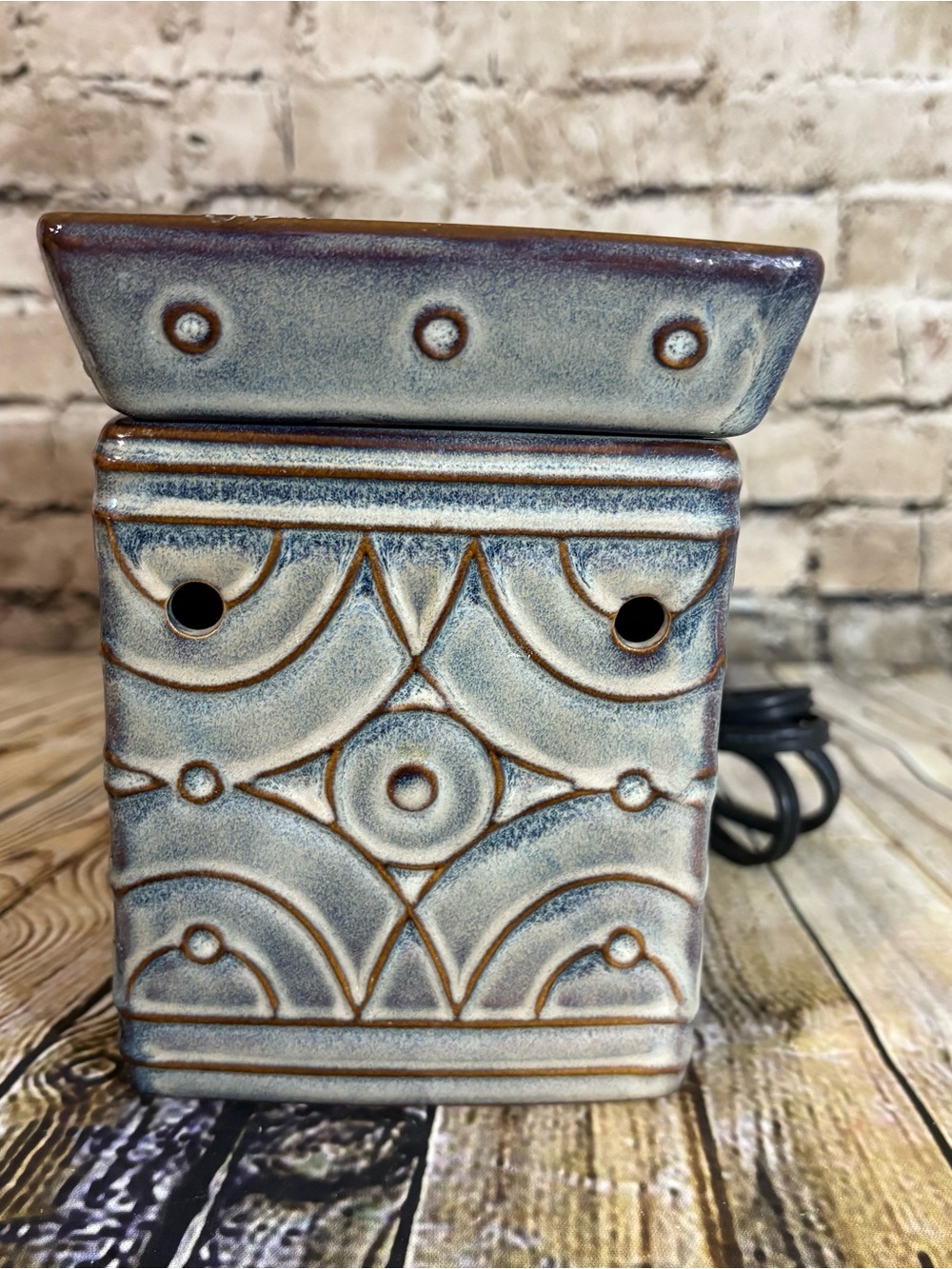 SCENTSY Lenore Wax Warmer Green Gray Geometric Pattern